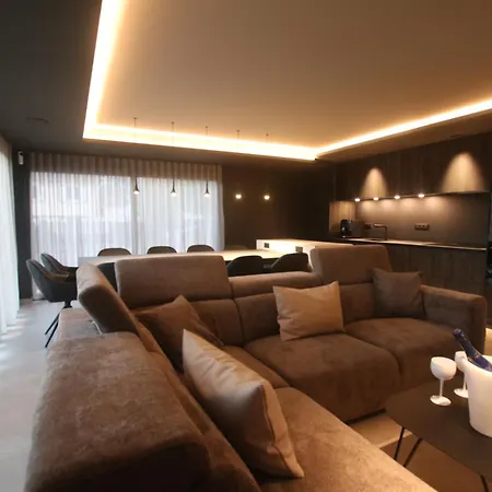 La Loge Aux Loups, Contemporaine Avec Piscine Interieure, Sauna, Local Skis Et Velos, A 100 M Du Villa