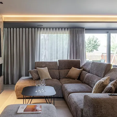 La Loge Aux Loups, A 100 M Du Lac, Piscine Interieure, Sauna, Cheminee, Local Skis Velos *