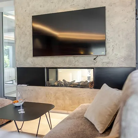 La Loge Aux Loups, A 100 M Du Lac, Piscine Interieure, Sauna, Cheminee, Local Skis Velos