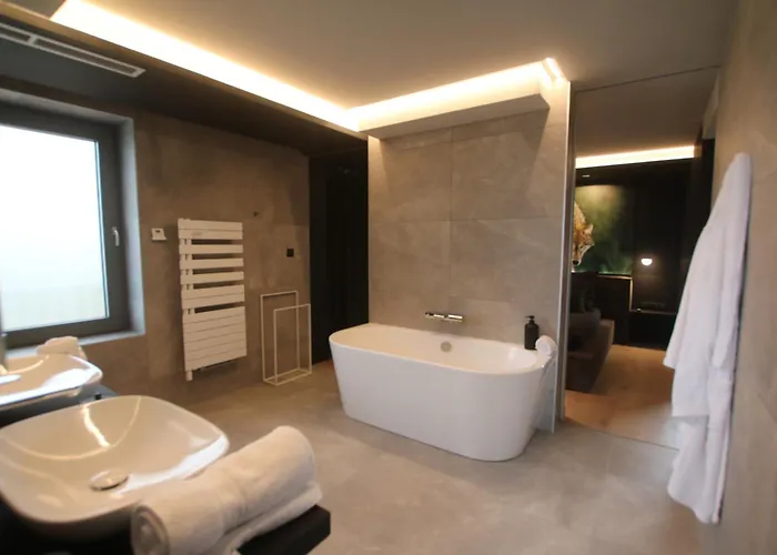 Vila La Loge Aux Loups, A 100 M Du Lac, Piscine Interieure, Sauna, Cheminee, Local Skis Velos *