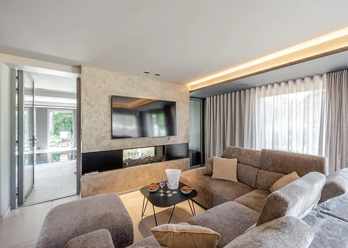 La Loge Aux Loups, A 100 M Du Lac, Piscine Interieure, Sauna, Cheminee, Local Skis Velos Vila *