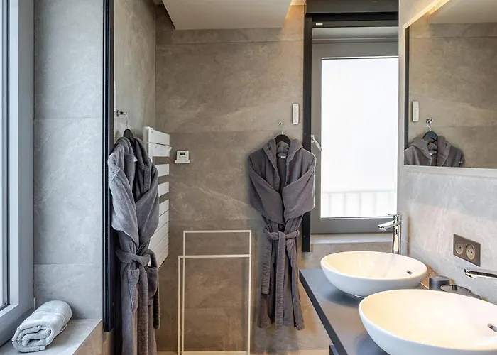 La Loge Aux Loups, A 100 M Du Lac, Piscine Interieure, Sauna, Cheminee, Local Skis Velos Vila