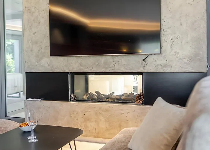 La Loge Aux Loups, A 100 M Du Lac, Piscine Interieure, Sauna, Cheminee, Local Skis Velos